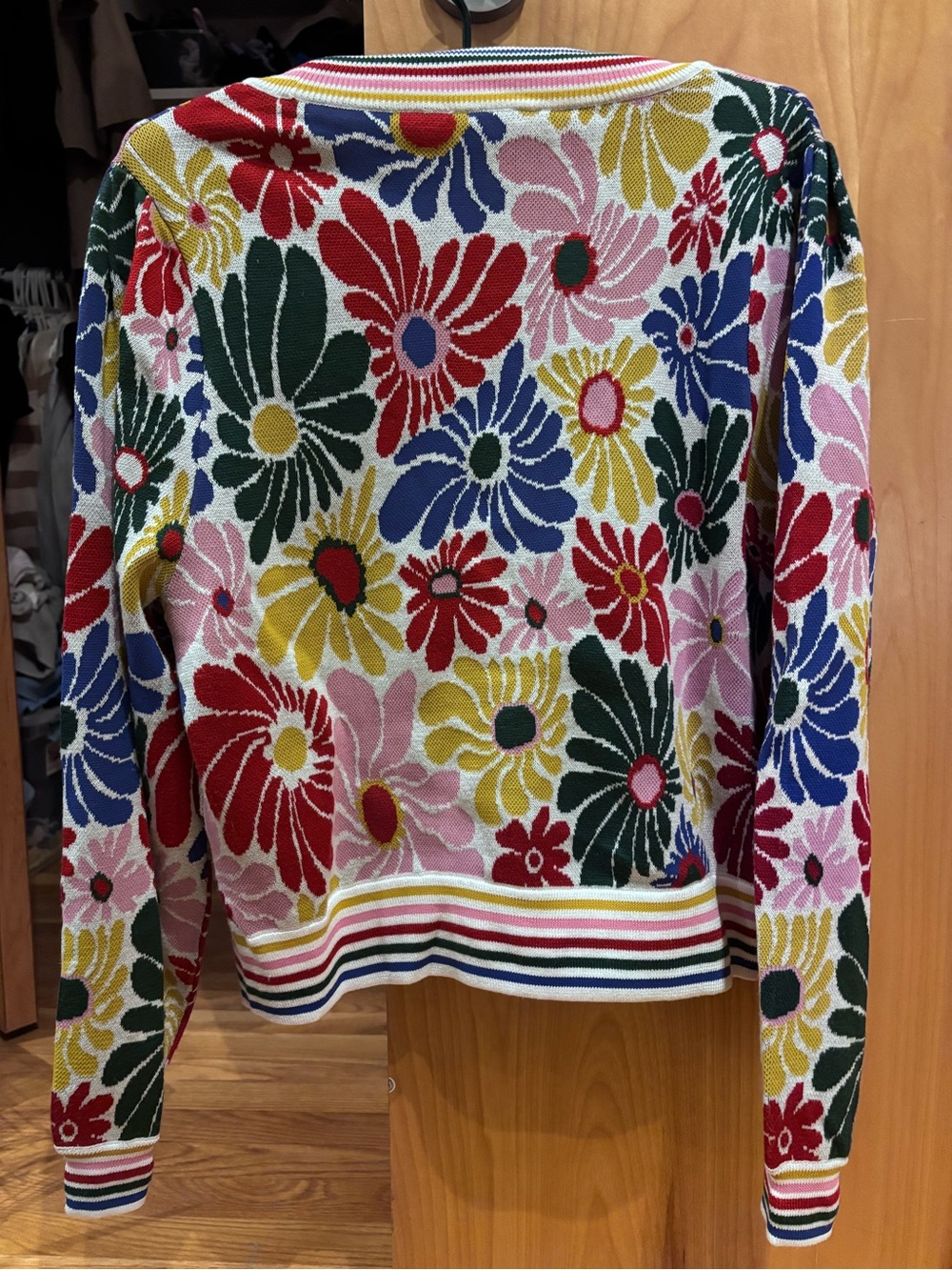 FARM Rio Multicolor Daisy V‑Neck Button Cardigan - Picture 3 of 6